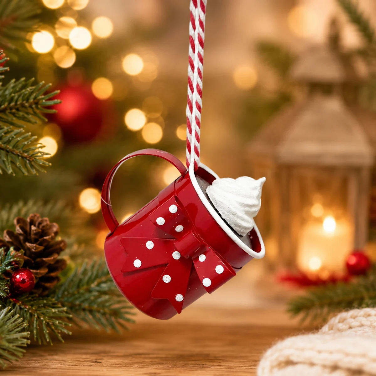 Taza roja, adorno navideño colgante con pajita