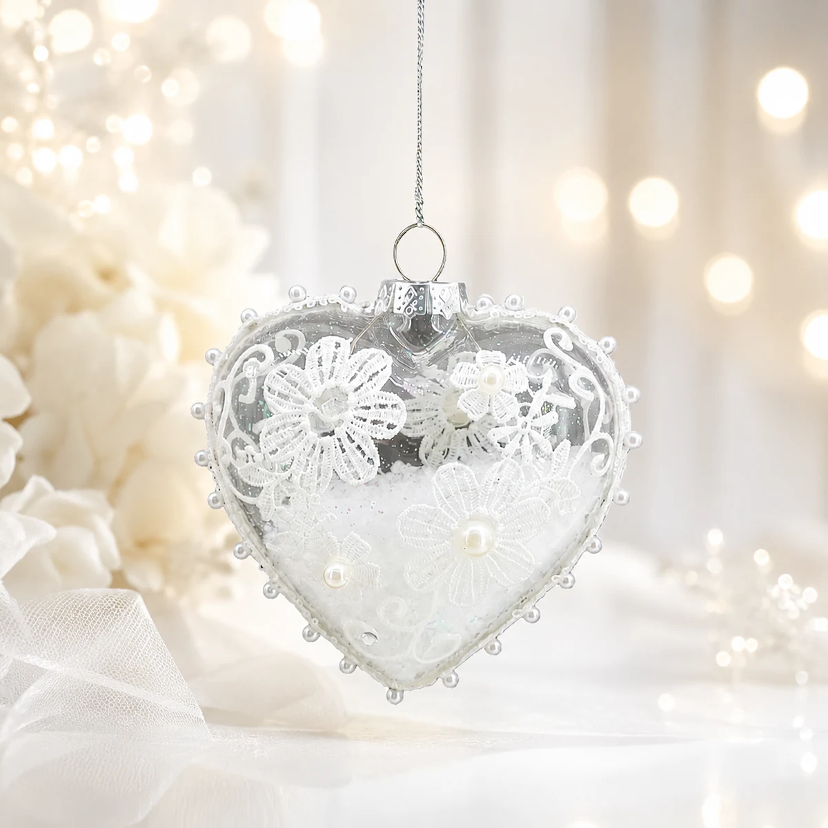 Adornos de encaje en forma de corazón de cristal para decoración de bodas.