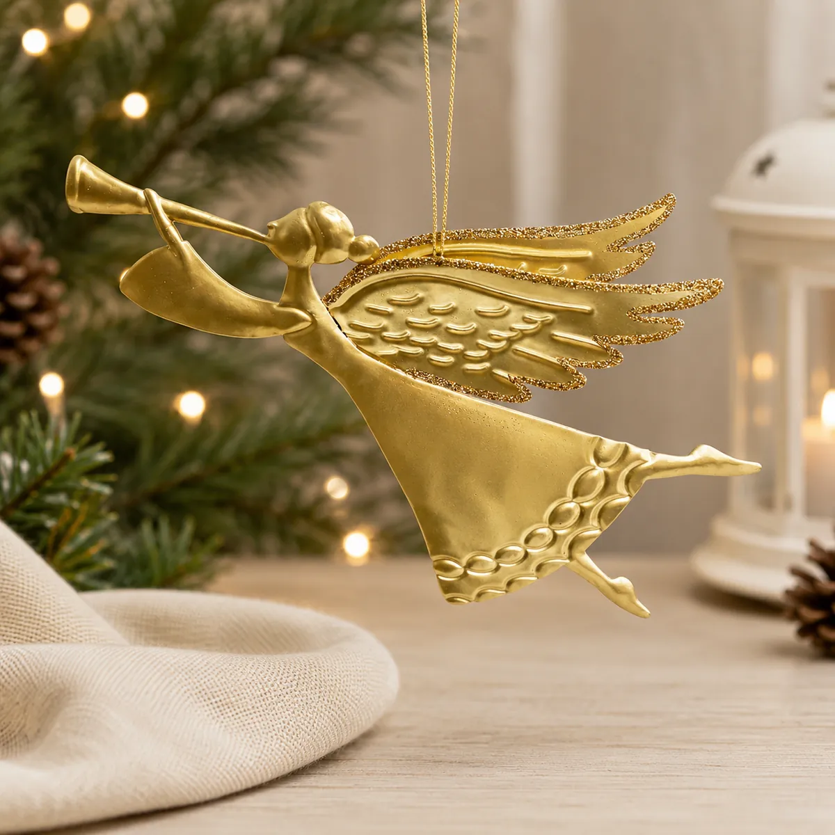 Adorno colgante de ángel de metal dorado para decoración navideña