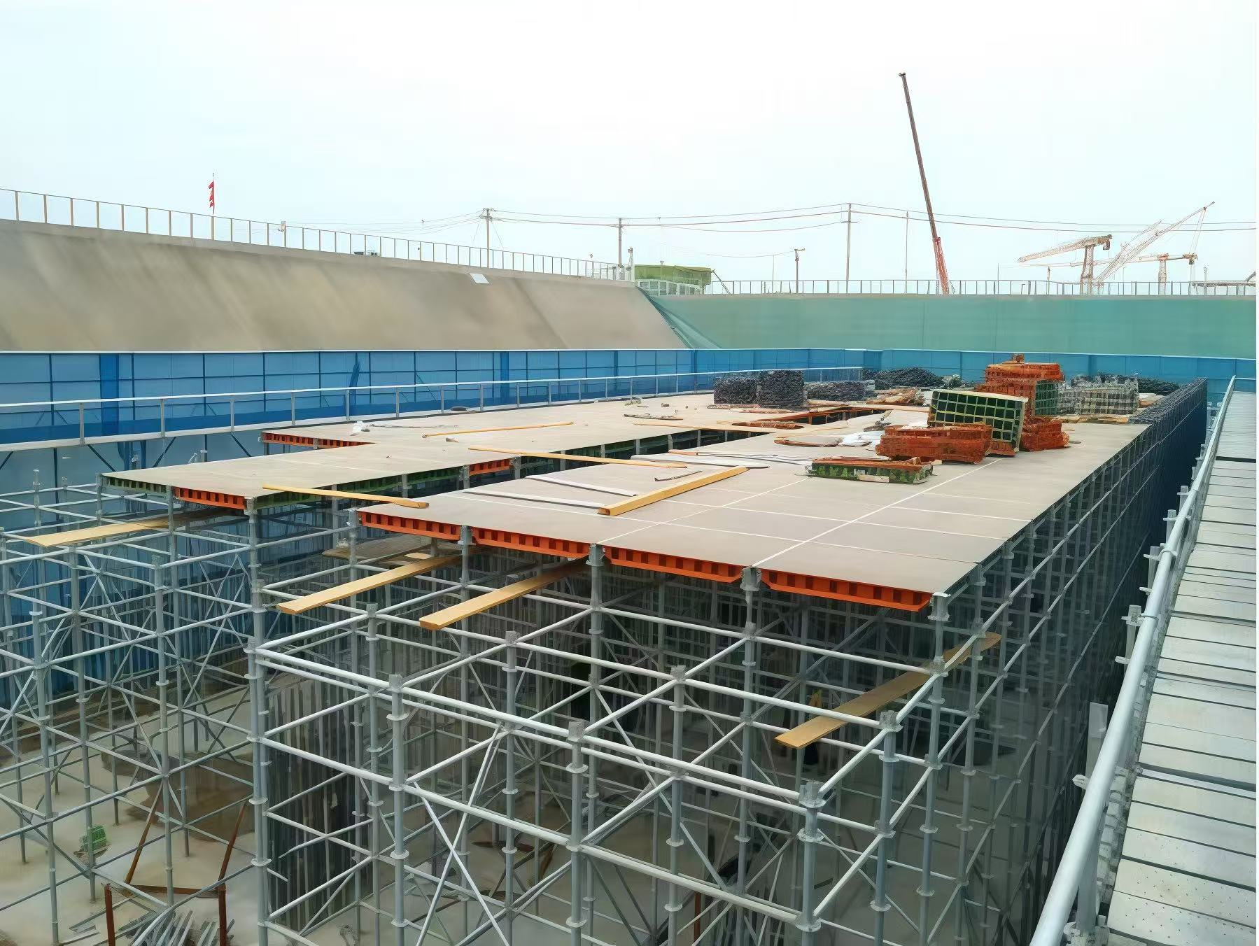 TABLE Deck drophead slab formwork system at construction project site.jpg