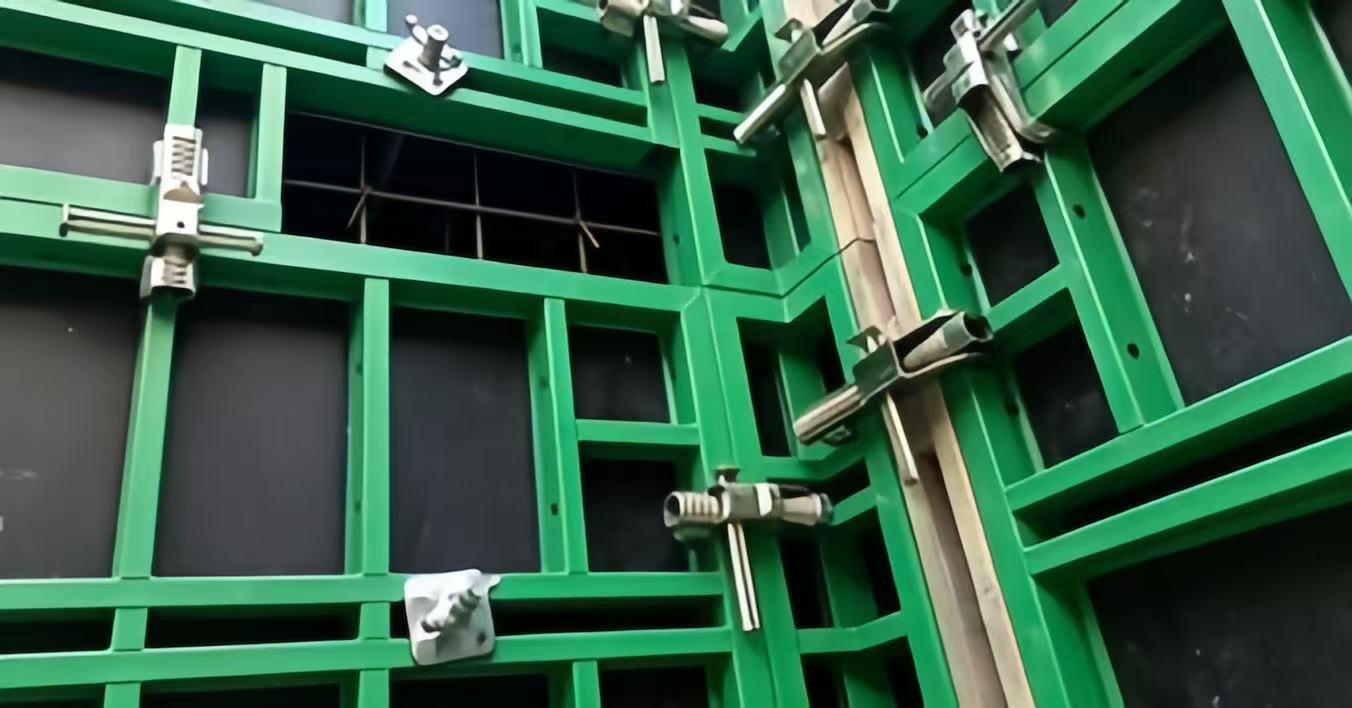 TABLE 120 heavy-duty steel wall formwork with built-in double steel waling for high-rise shear wall and column forming.jpg